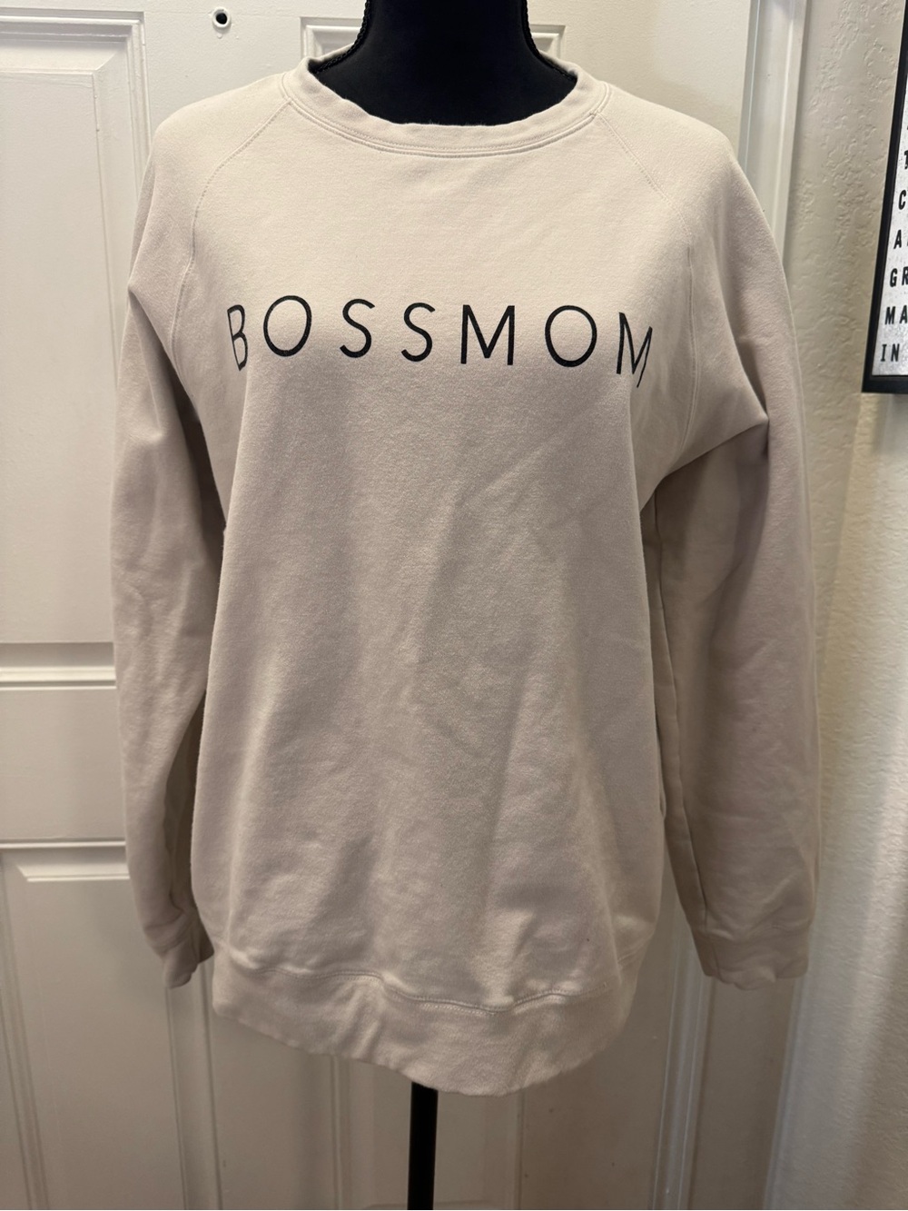 BOSSMOM Crewneck Sweatshirt in cream 0372